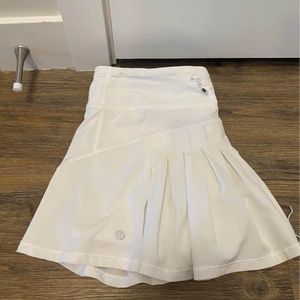 Lululemon White Skirt size 8 Barely Worn !